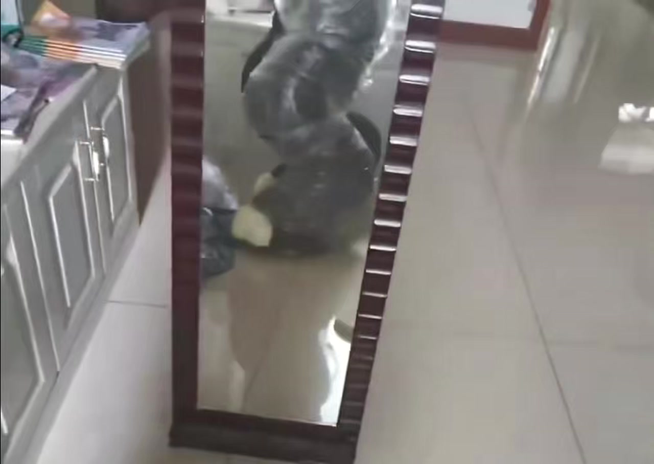 伊青布㳍工作室在绒兽社区发布的公开动态图片